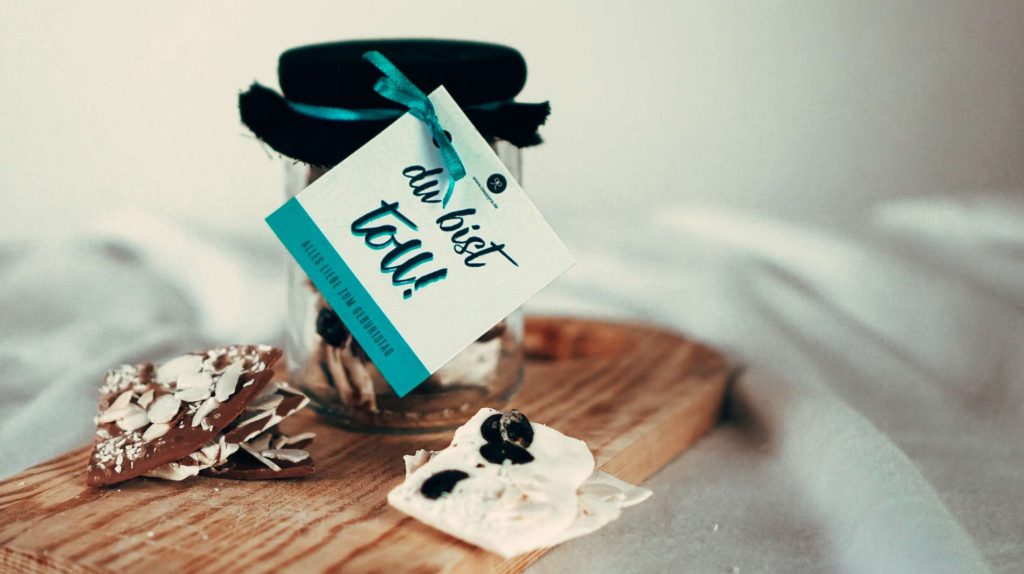 Bruchschokolade mit Geschenkanhänger als Geburtstag Geschenkidee