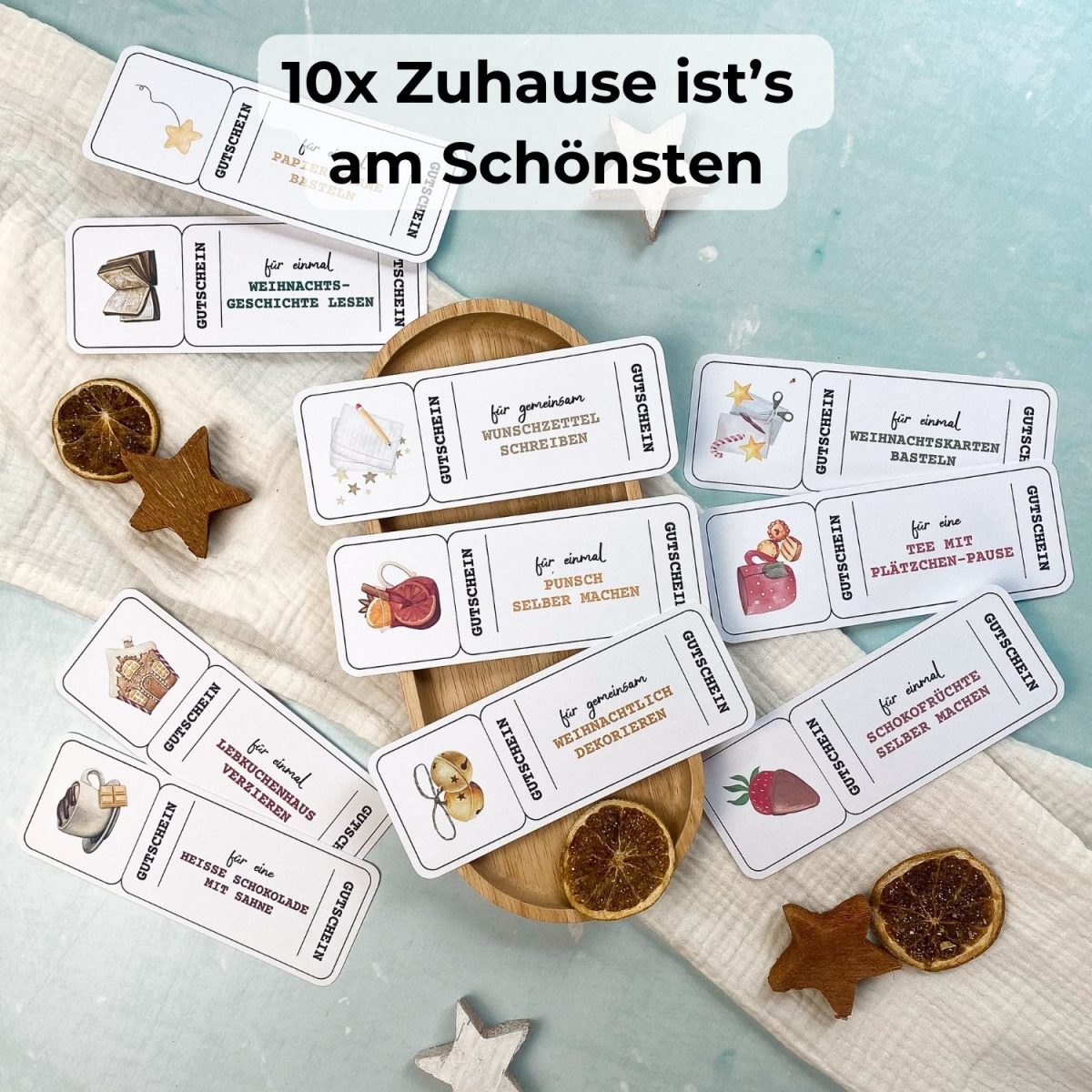 Adventskalender zum Ausdrucken mit Gutscheinideen für gemütliche Stunden daheim – z. B. Basteln, Vorlesen, heiße Schokolade oder Weihnachtskarten gestalten.