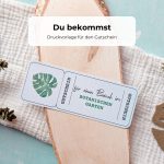 Gutschein Botanischer Garten Druckvorlage als PDF zum Downloaden. Auf dem Botanischer-Garten-Gutschein ist ein Monstera-Blatt im Aquarellstil abgebildet.