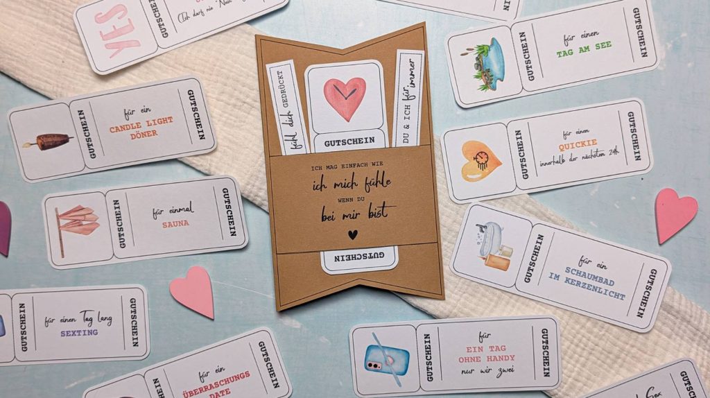 Romantische Zeit statt Zeug Gutscheine für den Partner, darunter Candle-Light-Döner, Quickie, Schaumbad und Tag am See. Kreative Erlebnisgutscheine zum Ausdrucken als liebevolles Pärchen-Geschenk.