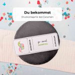 Gutschein Karneval Druckvorlage als PDF zum Downloaden. Auf dem Karneval-Gutschein ist eine bunte Narrenmütze im Aquarellstil abgebildet.