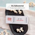 Gutschein Kino Druckvorlage als PDF zum Downloaden. Auf dem Kino-Gutschein ist eine Tüte Popcorn im Aquarellstil abgebildet.