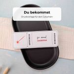 Gutschein Lasertag Druckvorlage als PDF zum Downloaden. Auf dem Lasertag-Gutschein ist ein Laserstrahl mit rotem Punkt im Aquarellstil abgebildet.