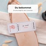 Gutschein Sauna Druckvorlage als PDF zum Downloaden. Auf dem Sauna-Gutschein sind zwei Handtücher an einer Stange im Aquarellstil abgebildet.