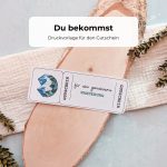 Gutschein Wanderung Druckvorlage als PDF zum Downloaden. Auf dem Wanderung-Gutschein sind Berge im Aquarellstil abgebildet.